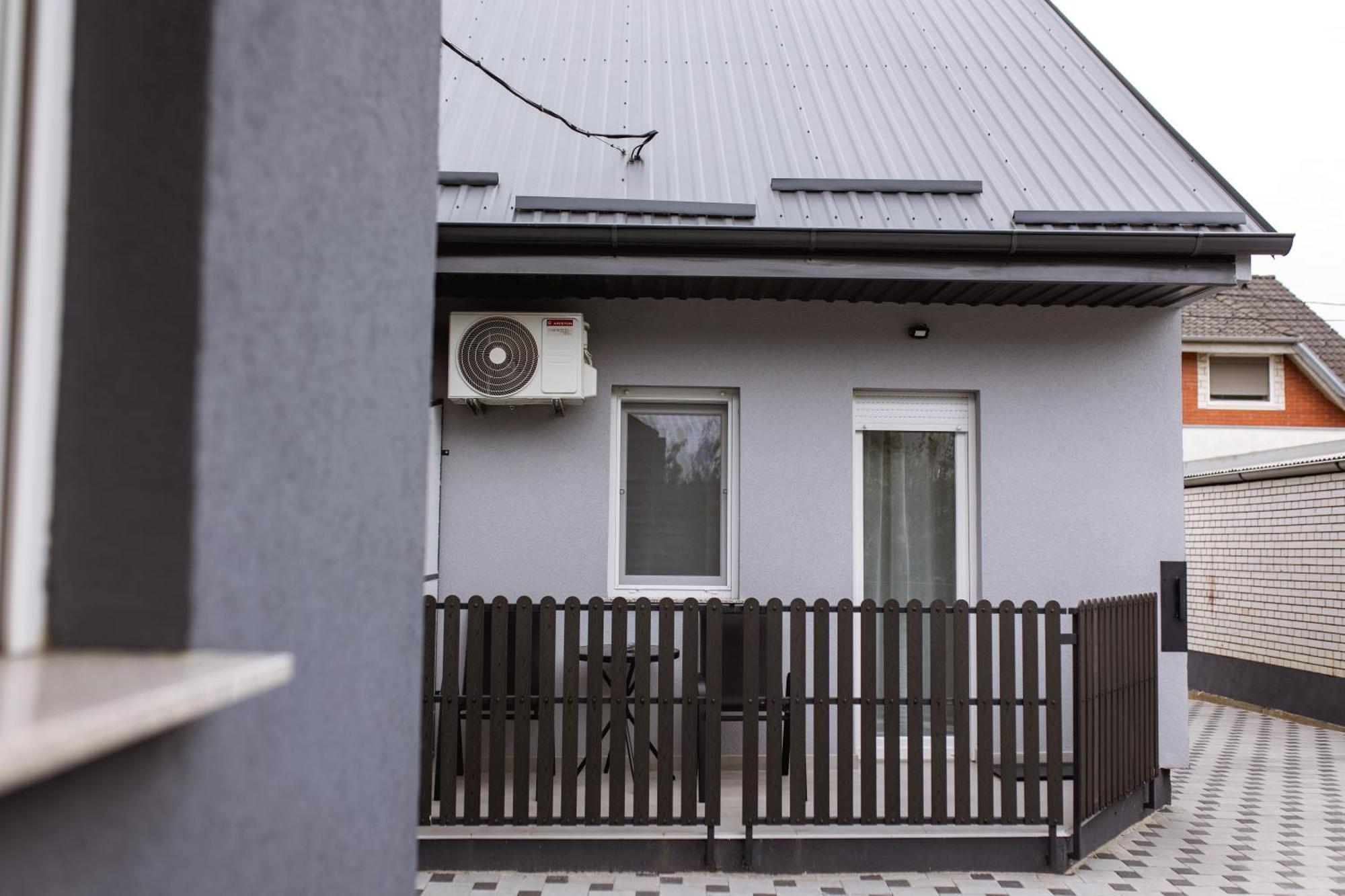 Cozy Studio Apartment In Osijek - Self Check In Kültér fotó